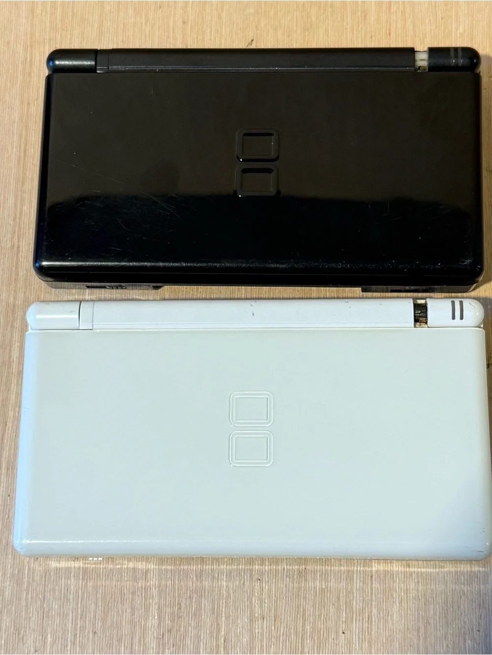 2-Nintendo DS Lite w/ 1 game-Charg-2 Replacement Housing Loose hinges Read Info!